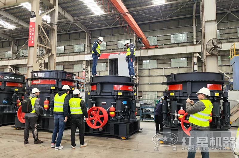 客戶來(lái)廠參觀圓錐破