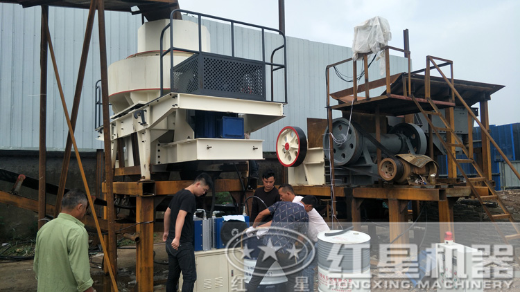 生產(chǎn)現(xiàn)場有很多，安排起來啦！