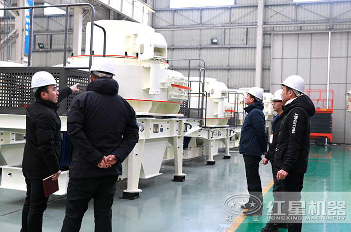 用戶來(lái)廠考察，有業(yè)務(wù)經(jīng)理現(xiàn)場(chǎng)報(bào)價(jià)